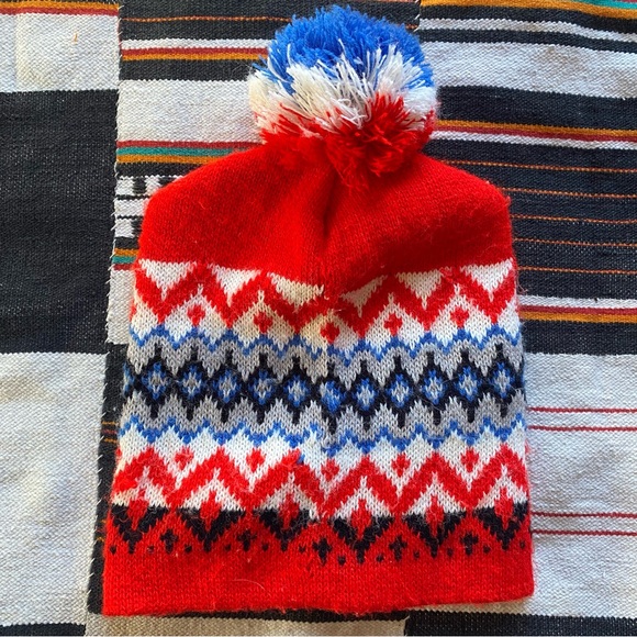 Vintage Knit Pom Pom top Beanie! Size Small. Winter. Fall. Snow. - Picture 2 of 7